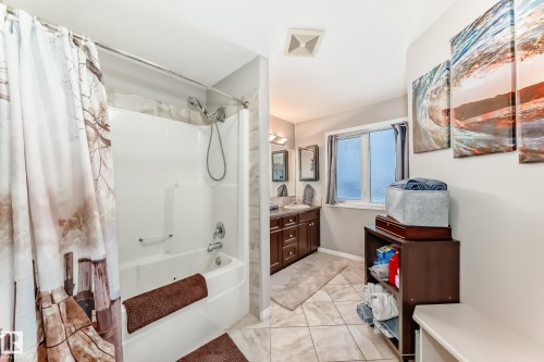 25 Woodbridge Link, Fort Saskatchewan, AB - Indoor Photo Showing Bathroom