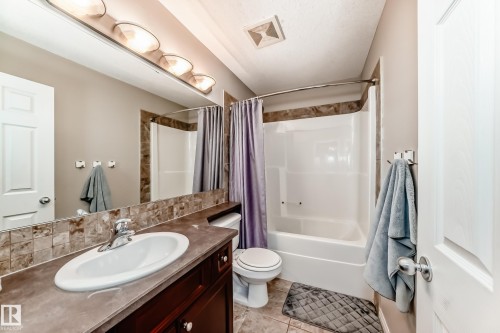25 Woodbridge Link, Fort Saskatchewan, AB - Indoor Photo Showing Bathroom