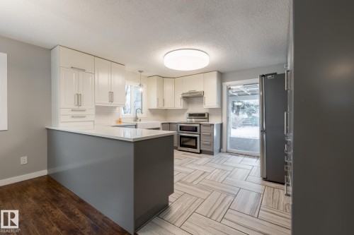 15003 58 Street, Edmonton, AB - Indoor Photo Showing Kitchen