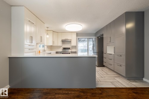 15003 58 Street, Edmonton, AB - Indoor Photo Showing Kitchen