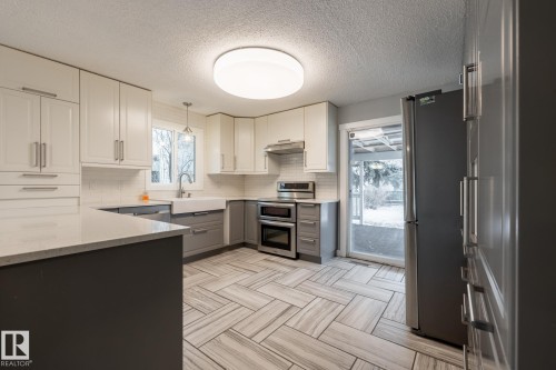 15003 58 Street, Edmonton, AB - Indoor Photo Showing Kitchen