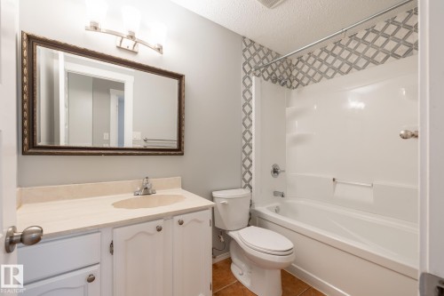 15003 58 Street, Edmonton, AB - Indoor Photo Showing Bathroom
