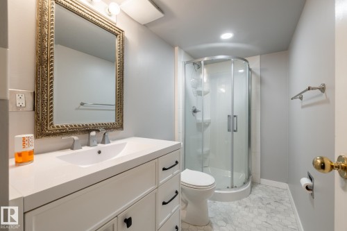15003 58 Street, Edmonton, AB - Indoor Photo Showing Bathroom