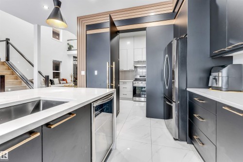 2123 18 Avenue, Edmonton, AB - Indoor Photo Showing Kitchen