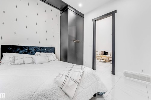 2123 18 Avenue, Edmonton, AB - Indoor Photo Showing Bedroom