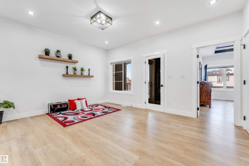 2123 18 Avenue, Edmonton, AB - Indoor