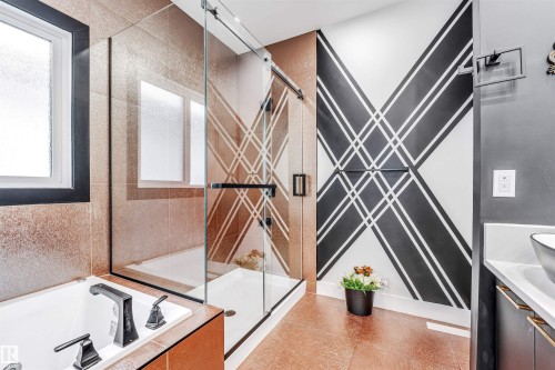 2123 18 Avenue, Edmonton, AB - Indoor Photo Showing Other Room