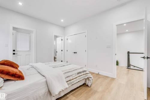 2123 18 Avenue, Edmonton, AB - Indoor Photo Showing Bedroom