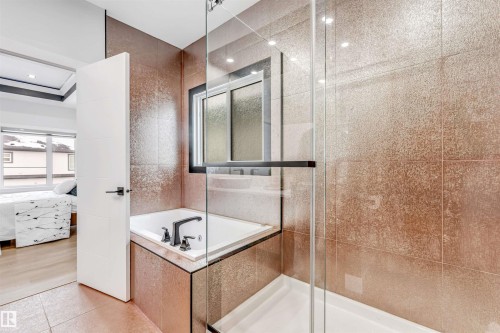 2123 18 Avenue, Edmonton, AB - Indoor Photo Showing Bathroom