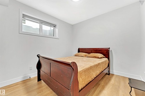 2123 18 Avenue, Edmonton, AB - Indoor Photo Showing Bedroom