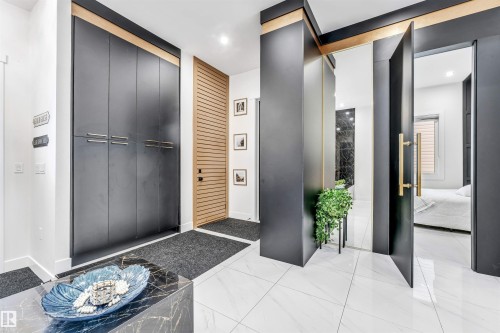 2123 18 Avenue, Edmonton, AB - Indoor Photo Showing Other Room