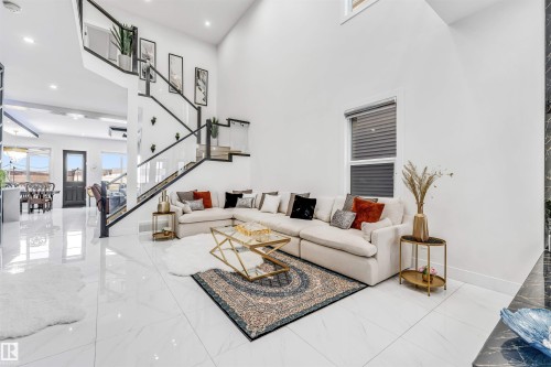 2123 18 Avenue, Edmonton, AB - Indoor