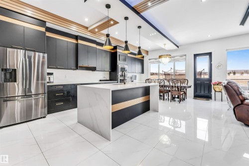 2123 18 Avenue, Edmonton, AB - Indoor Photo Showing Kitchen With Upgraded Kitchen