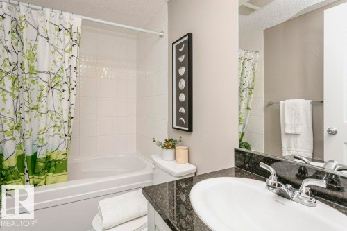 106 5816 Mullen Place, Edmonton, AB - Indoor Photo Showing Bathroom