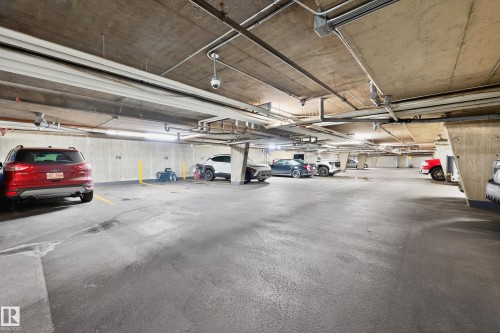 418 10403 98 Avenue, Edmonton, AB - Indoor Photo Showing Garage