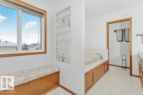 13020 157 Avenue Nw, Edmonton, AB - Indoor Photo Showing Bathroom