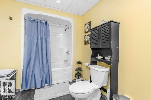 13020 157 Avenue Nw, Edmonton, AB - Indoor Photo Showing Bathroom