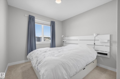 429 Pioneer Road, Spruce Grove, AB - Indoor Photo Showing Bedroom