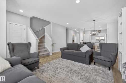 429 Pioneer Road, Spruce Grove, AB - Indoor Photo Showing Living Room