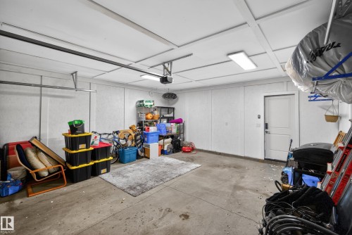 429 Pioneer Road, Spruce Grove, AB - Indoor Photo Showing Garage