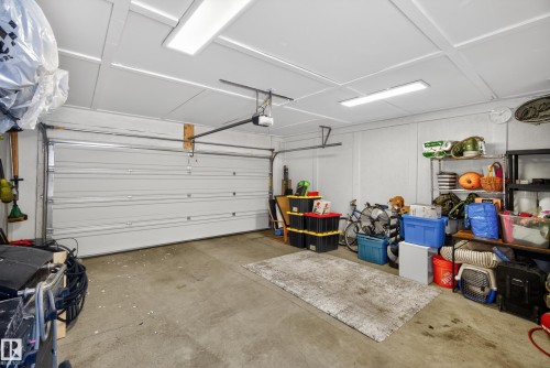 429 Pioneer Road, Spruce Grove, AB - Indoor Photo Showing Garage