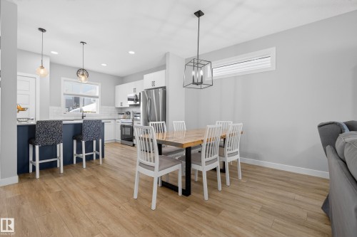 429 Pioneer Road, Spruce Grove, AB - Indoor Photo Showing Dining Room
