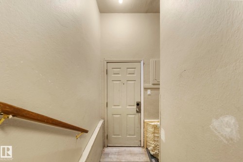 Edmonton, AB - Indoor Photo Showing Other Room