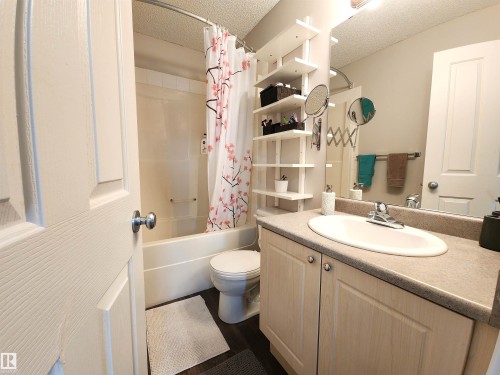 5424 204 Street, Edmonton, AB - Indoor Photo Showing Bathroom