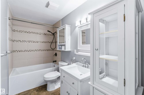 8114 160 Street, Edmonton, AB - Indoor Photo Showing Bathroom