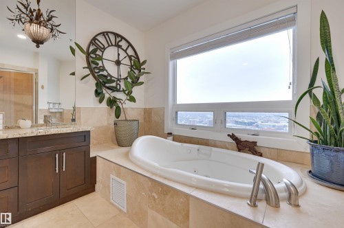 2801 10136 104 Street, Edmonton, AB - Indoor Photo Showing Bathroom