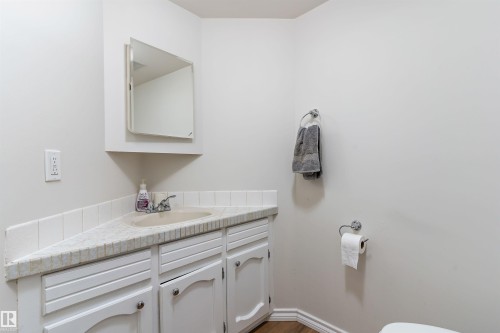5020 147 Street, Edmonton, AB - Indoor Photo Showing Bathroom