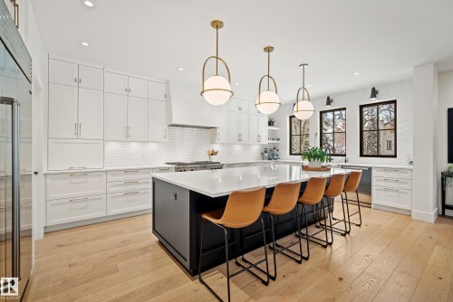 13915 104 Avenue, Edmonton, AB - Indoor Photo Showing Kitchen With Upgraded Kitchen