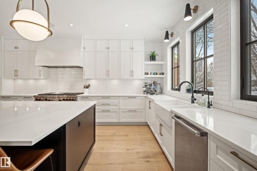 13915 104 Avenue, Edmonton, AB - Indoor Photo Showing Kitchen With Upgraded Kitchen