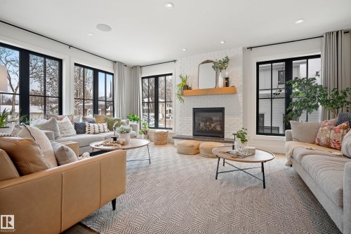 13915 104 Avenue, Edmonton, AB - Indoor Photo Showing Living Room With Fireplace
