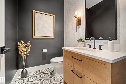 13915 104 Avenue, Edmonton, AB - Indoor Photo Showing Bathroom