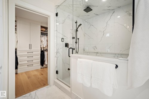 13915 104 Avenue, Edmonton, AB - Indoor Photo Showing Bathroom