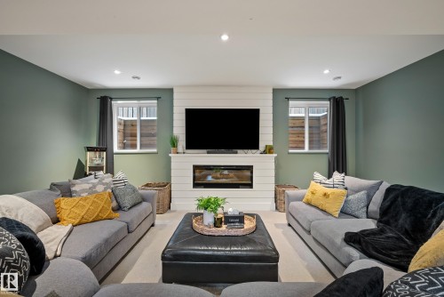 13915 104 Avenue, Edmonton, AB - Indoor Photo Showing Living Room With Fireplace