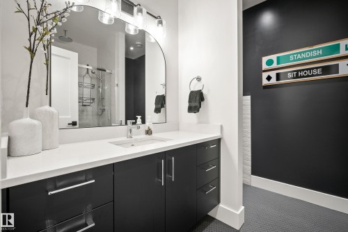 13915 104 Avenue, Edmonton, AB - Indoor Photo Showing Bathroom