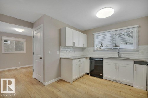 8915 138 Avenue, Edmonton, AB - Indoor Photo Showing Kitchen
