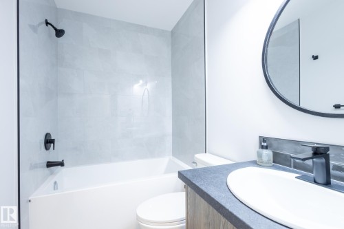5446 144B Avenue, Edmonton, AB - Indoor Photo Showing Bathroom