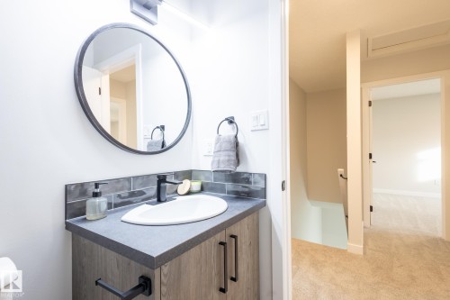 5446 144B Avenue, Edmonton, AB - Indoor Photo Showing Bathroom