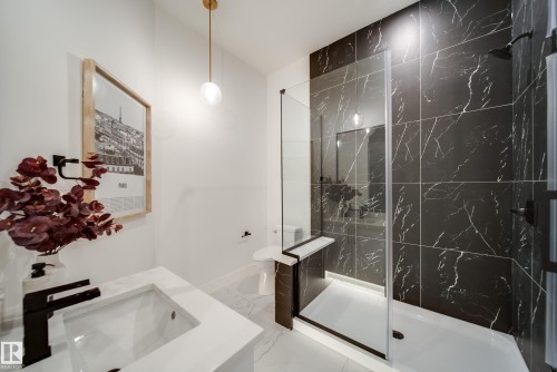 21 20425 93 Avenue, Edmonton, AB - Indoor Photo Showing Bathroom