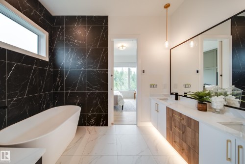 21 20425 93 Avenue, Edmonton, AB - Indoor Photo Showing Bathroom