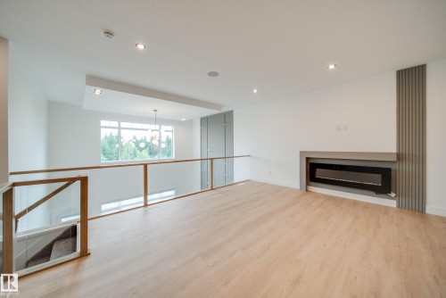 21 20425 93 Avenue, Edmonton, AB - Indoor With Fireplace