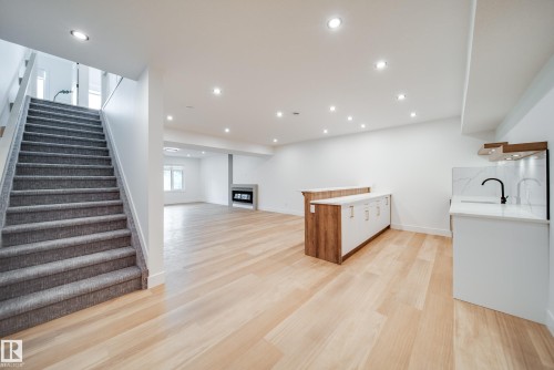 21 20425 93 Avenue, Edmonton, AB - Indoor Photo Showing Other Room