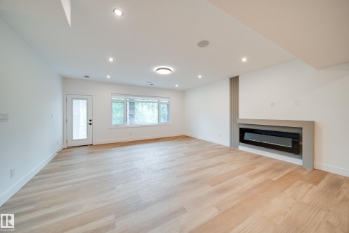 21 20425 93 Avenue, Edmonton, AB - Indoor With Fireplace