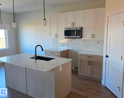 22 Sereno Lane, Fort Saskatchewan, AB - Indoor Photo Showing Kitchen