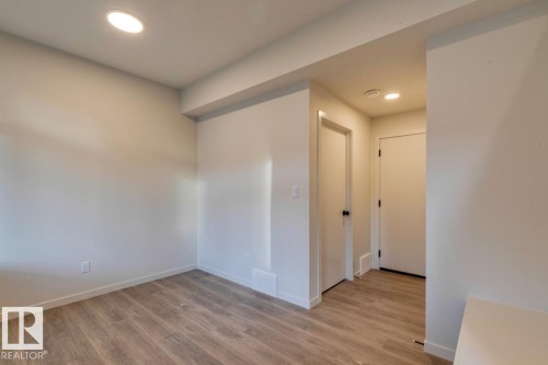 7513 Klapstein Link Link, Edmonton, AB - Indoor Photo Showing Other Room