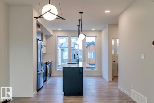 7513 Klapstein Link Link, Edmonton, AB - Indoor Photo Showing Kitchen