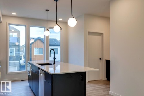 7513 Klapstein Link Link, Edmonton, AB - Indoor Photo Showing Kitchen With Upgraded Kitchen